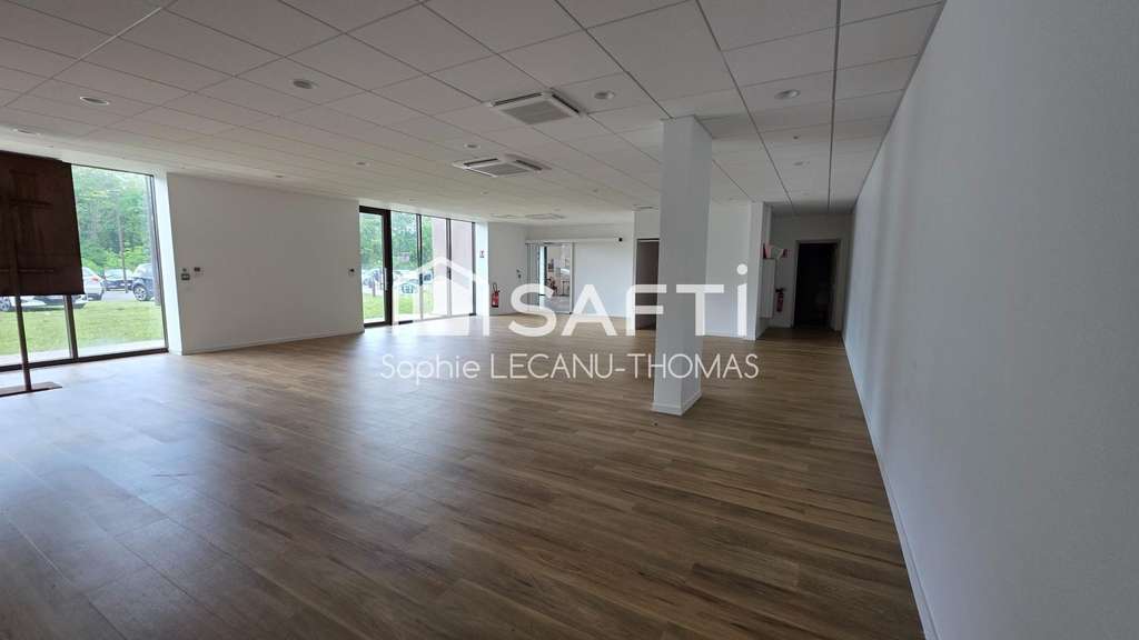 Local professionnel 138m² à vendre à Mées D824