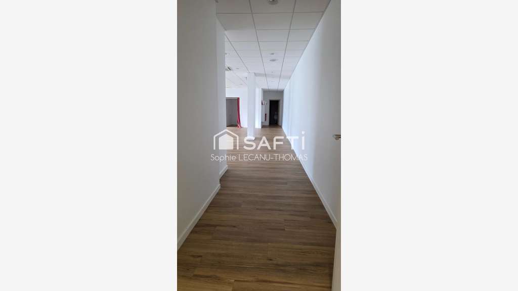 Local professionnel 138m² à vendre à Mées D824