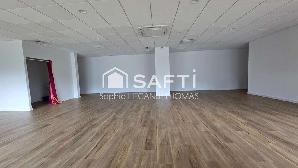 Local professionnel 138m² à vendre à Mées D824