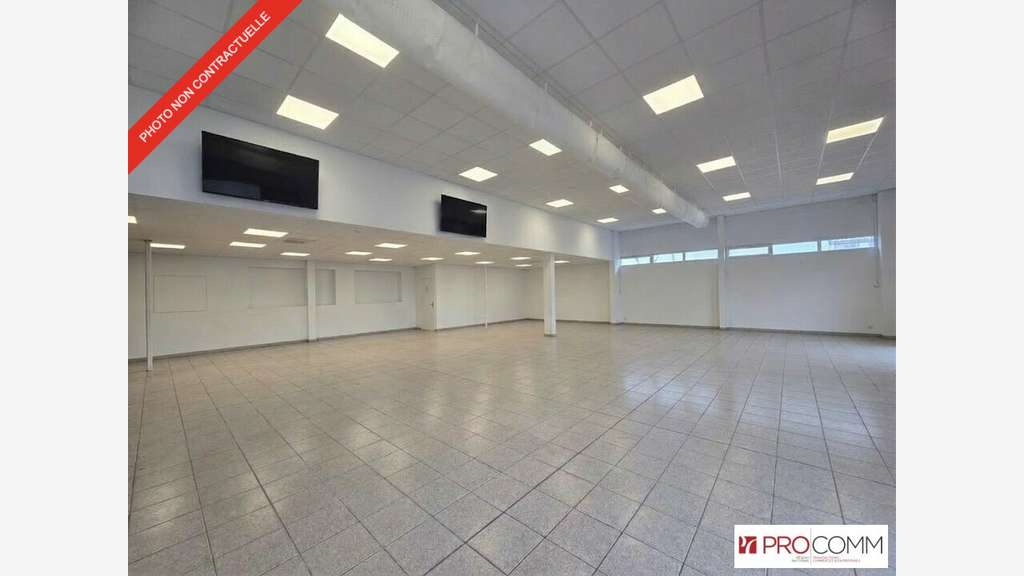 Local commercial de 620m² à vendre à Messimy