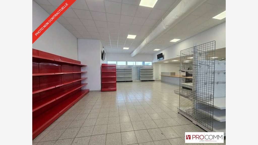 Local commercial de 620m² à vendre à Messimy