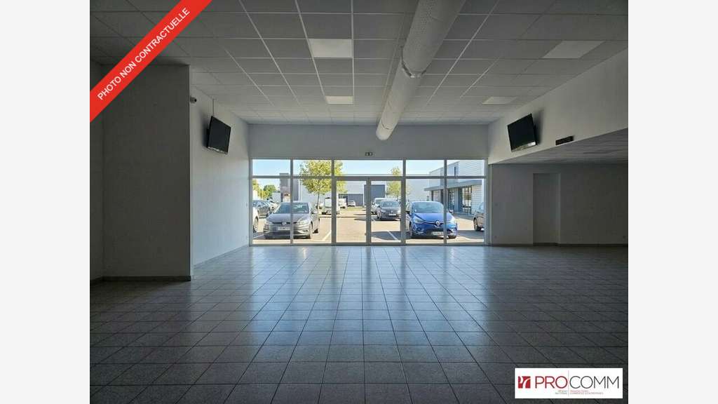 Local commercial de 620m² à vendre à Messimy