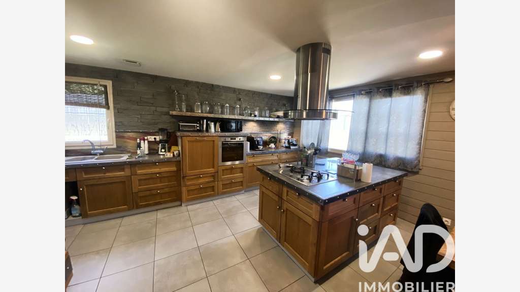 AV ensemble immobilier 126m² idéal artisan Meymac