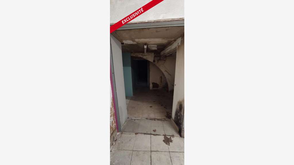 Vente local à rénover de 77m² à Milhaud