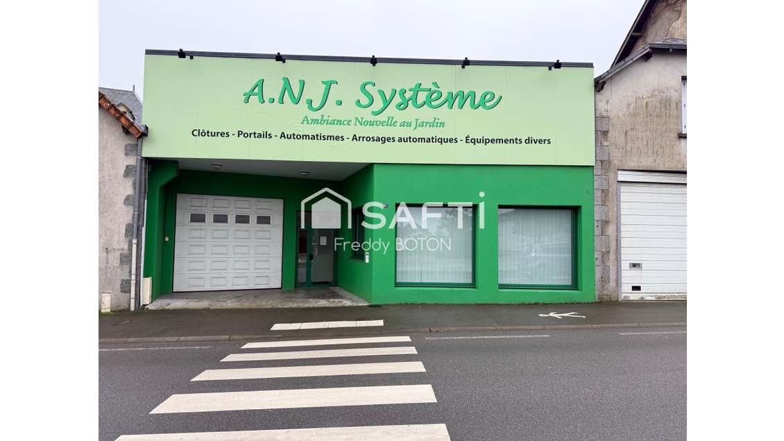 AV bâtiment commercial bel emplacement Moncoutant