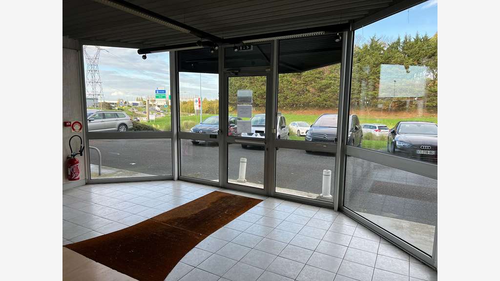 AV immeuble 564m² show room bureau dépôt Est Caen
