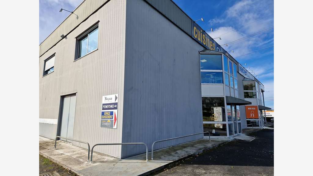 AV immeuble 564m² show room bureau dépôt Est Caen
