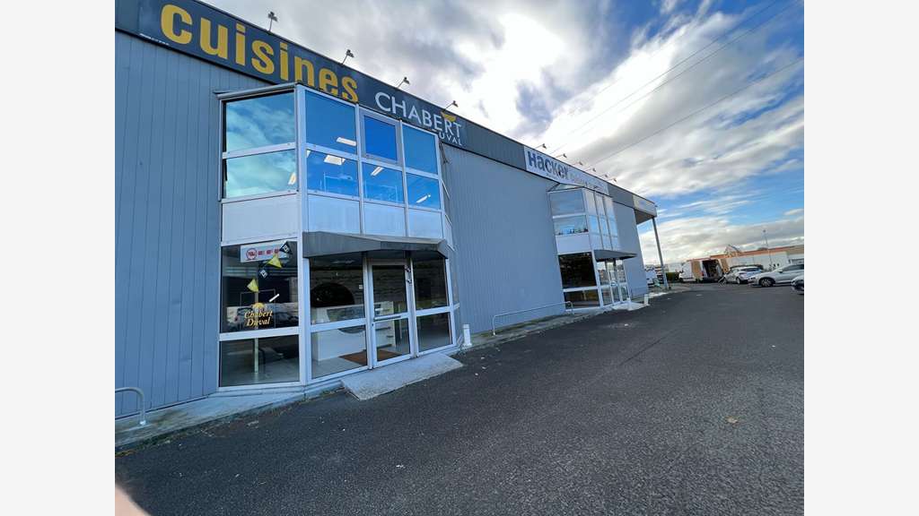 AV immeuble 564m² show room bureau dépôt Est Caen