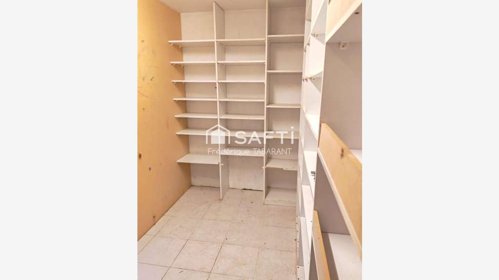 A vendre entrepôt bureau de 600m² à Mondouzil