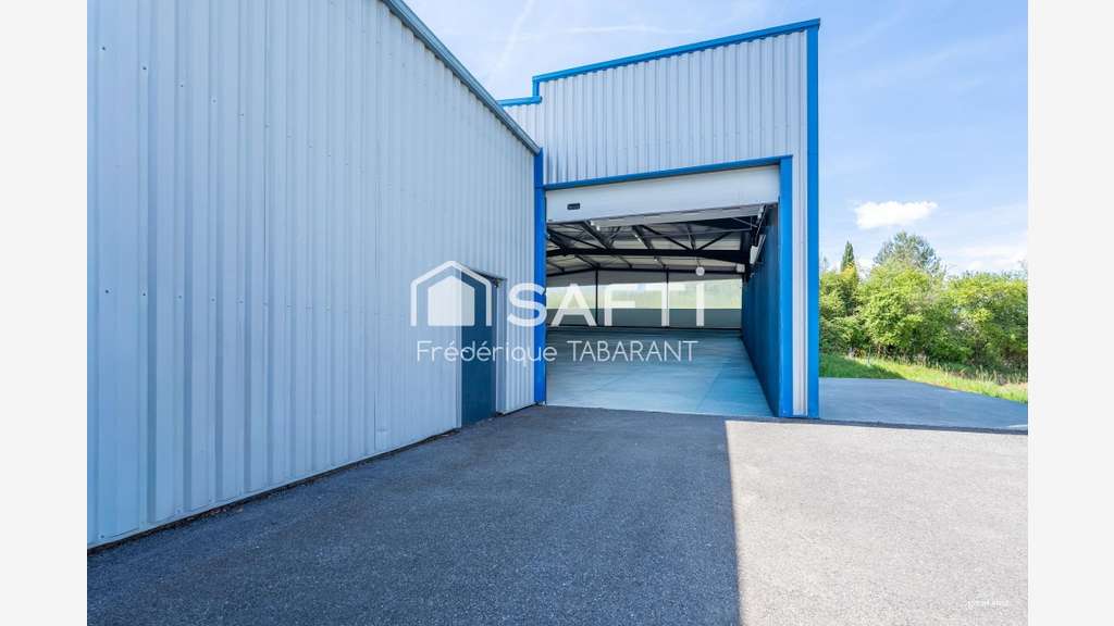 A vendre entrepôt bureau de 600m² à Mondouzil