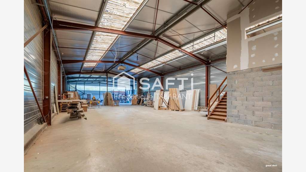 A vendre entrepôt bureau de 600m² à Mondouzil