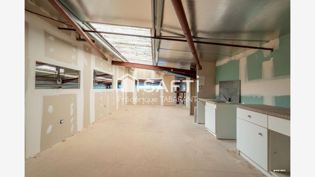 A vendre entrepôt bureau de 600m² à Mondouzil