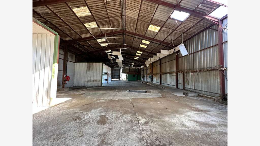 4000 m² de batiment industriel sur 6750 m² de t