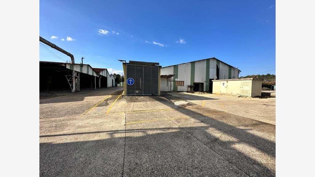 4000 m² de batiment industriel sur 6750 m² de t
