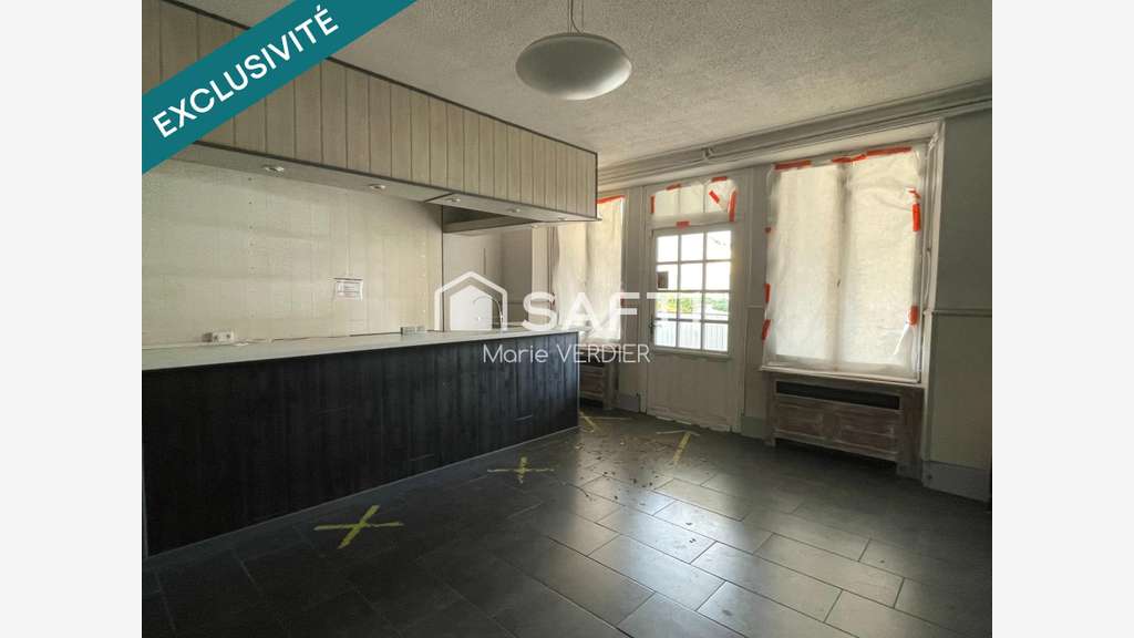 AV vaste local commercial 236m² à Montbazens