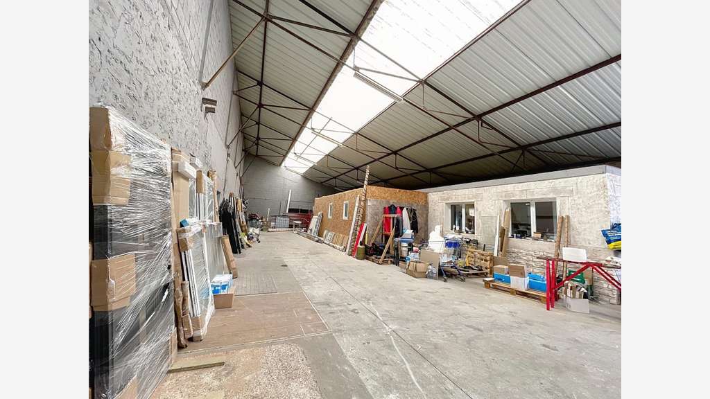 Vente local 969m² à Saint-Germain-Laval 