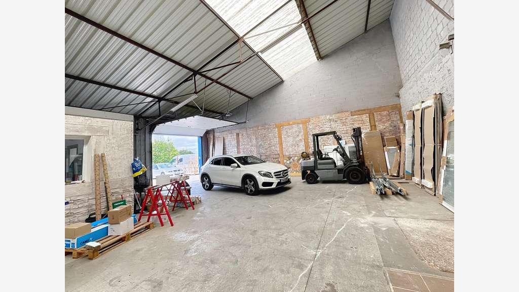 Vente local 969m² à Saint-Germain-Laval 