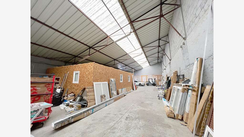 Vente local 969m² à Saint-Germain-Laval 