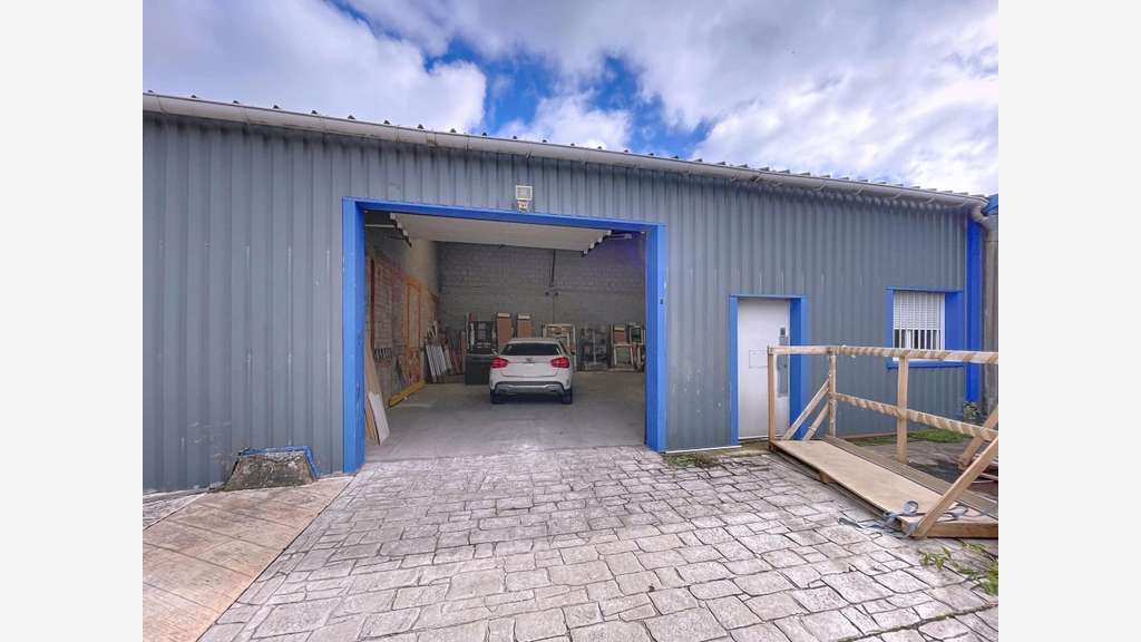 Vente local 969m² à Saint-Germain-Laval 