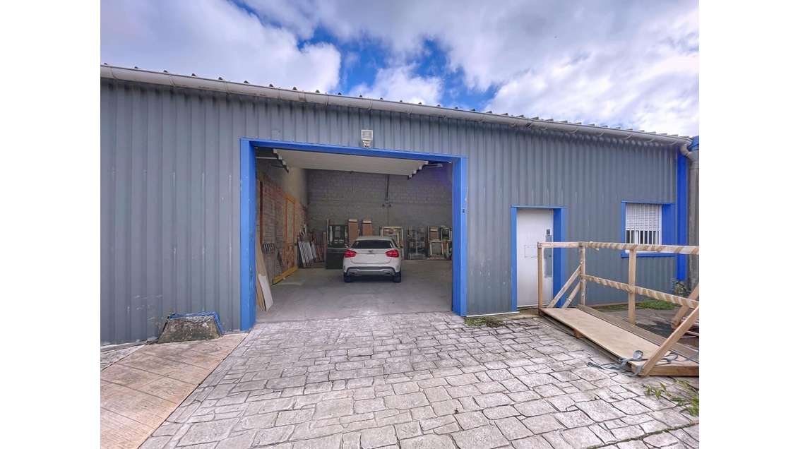 Vente local 969m² à Saint-Germain-Laval 