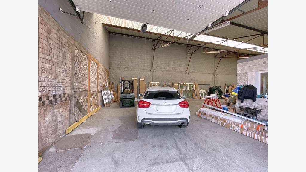 Vente local 969m² à Saint-Germain-Laval 