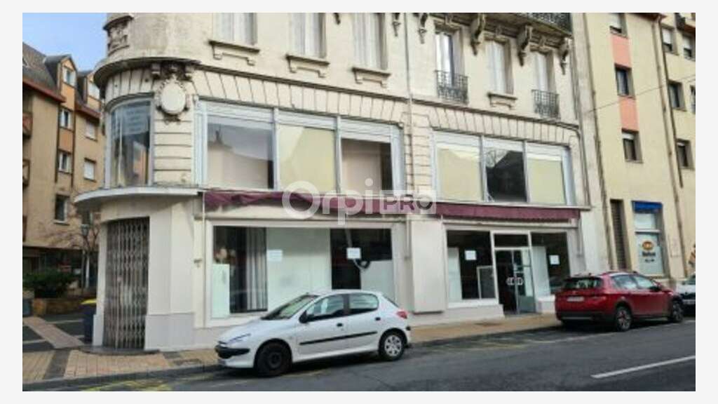 Local 360m² en angle de rue à vendre à Montluçon
