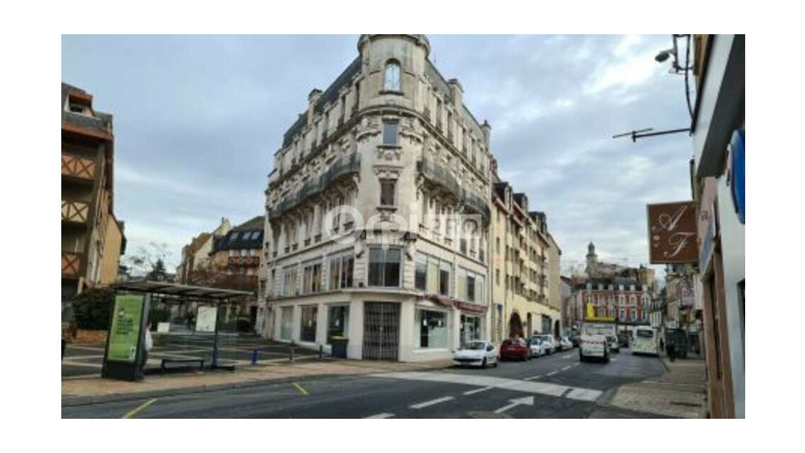 Local 360m² en angle de rue à vendre à Montluçon