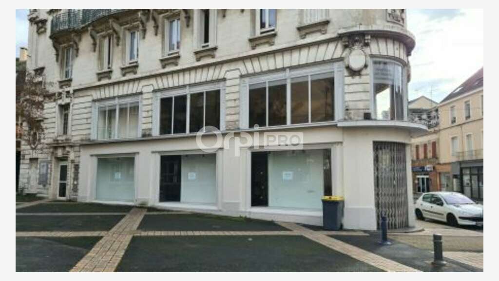 Local 360m² en angle de rue à vendre à Montluçon