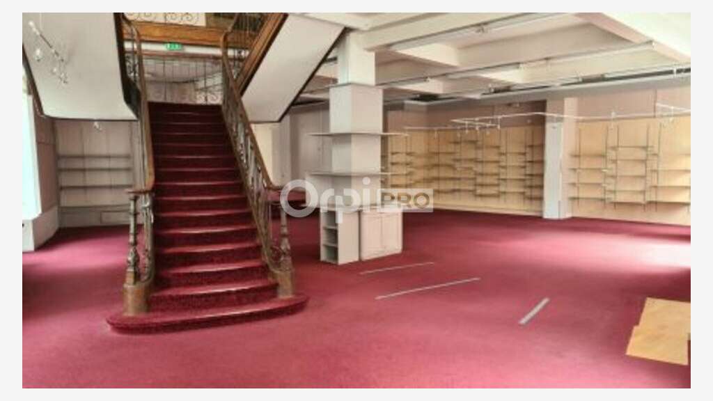 Local 360m² en angle de rue à vendre à Montluçon