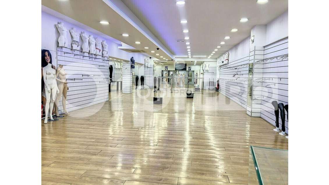 Local commercial 607m² à vendre à Montluçon centre