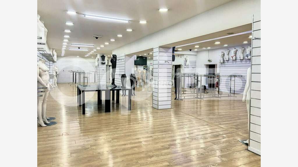 Local commercial 607m² à vendre à Montluçon centre