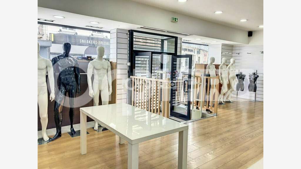 Local commercial 607m² à vendre à Montluçon centre