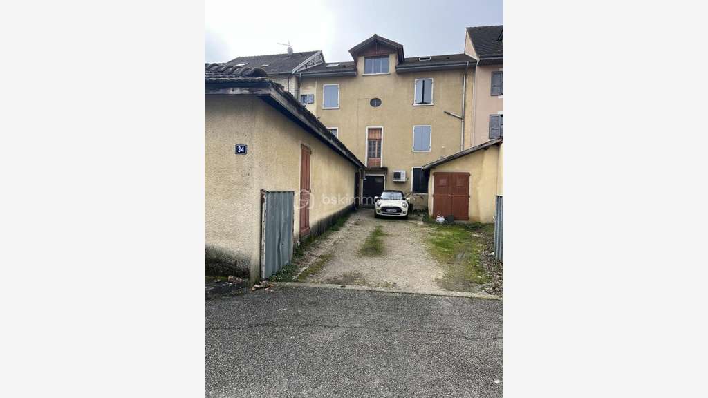 Vente local de 135m² au centre-ville de Morestel