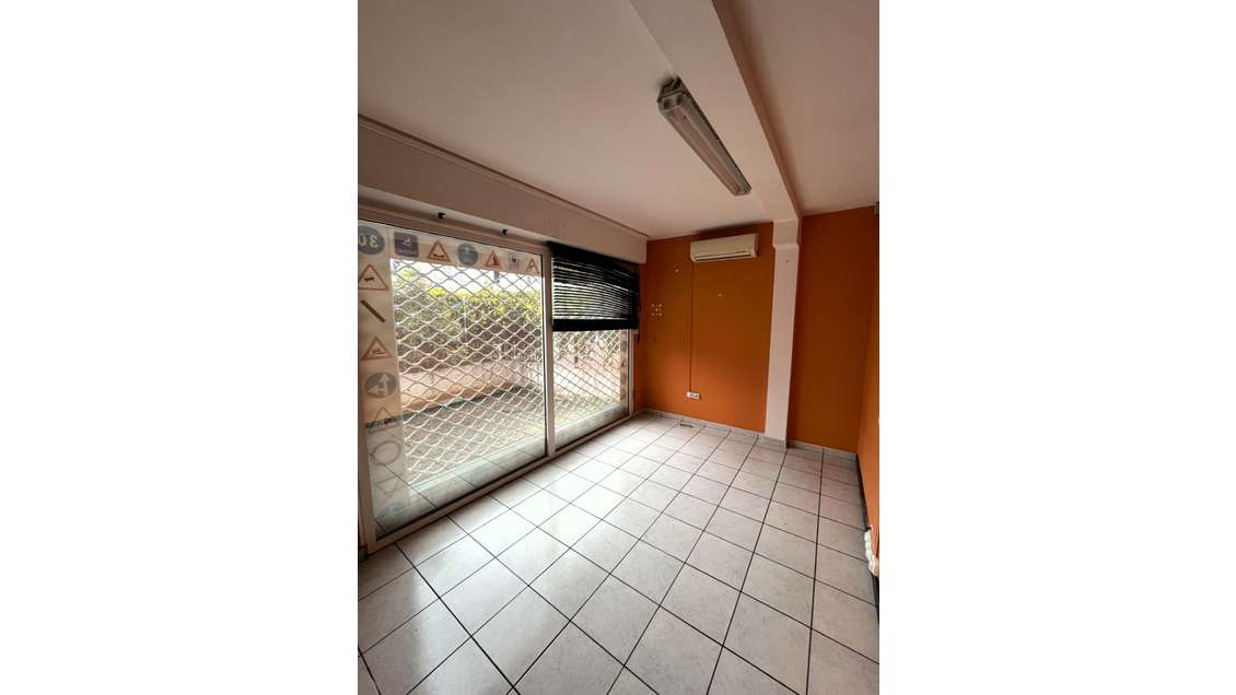 Local commercial 67m² secteur Moufia