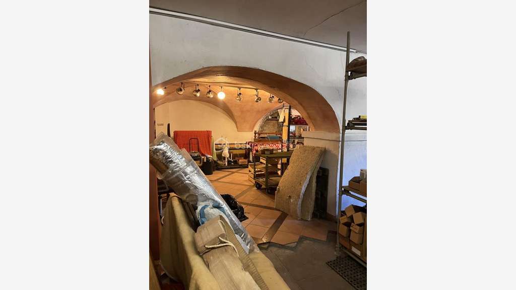 Vente local commercial 180m² à Moûtiers