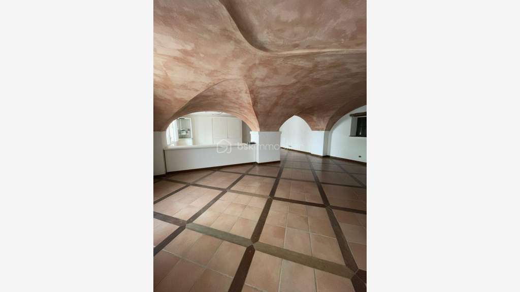 Vente local commercial 180m² à Moûtiers