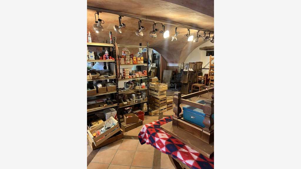 Vente local commercial 180m² à Moûtiers
