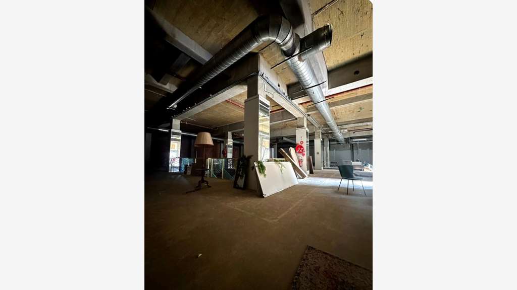 AV local commercial de 1052m² empl strat Mulhouse
