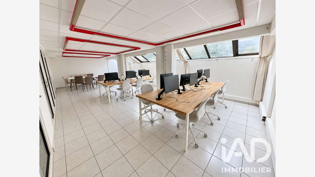 Vente bureaux de 60m² avec parking à Nantes