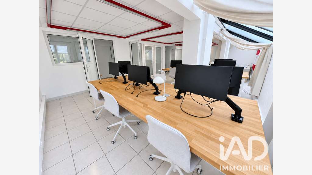 Vente bureaux de 60m² avec parking à Nantes