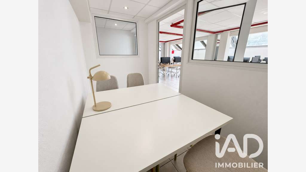 Vente bureaux de 60m² avec parking à Nantes