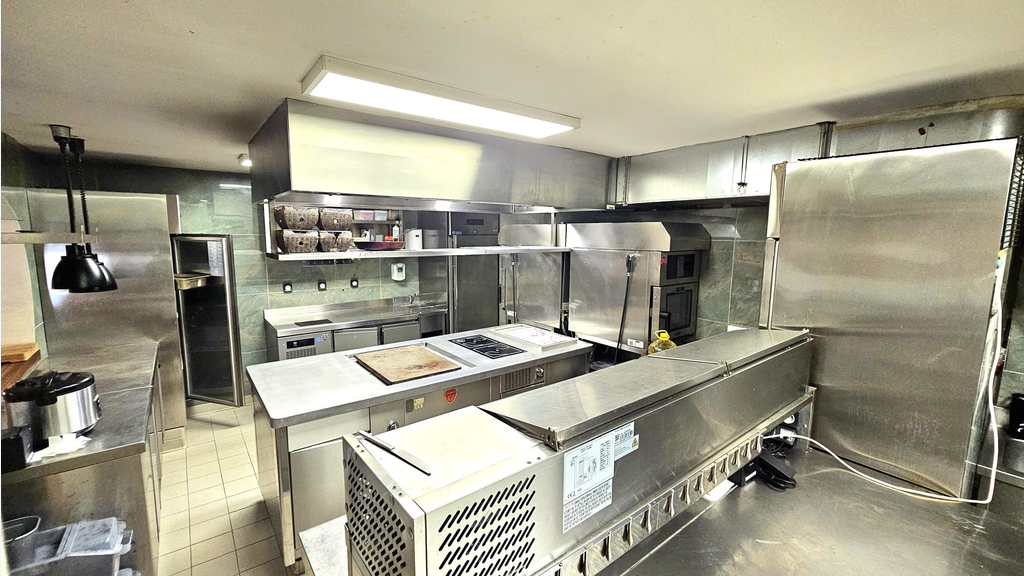 Vente murs commerciaux/pro de 210m² à Nice V. Hugo