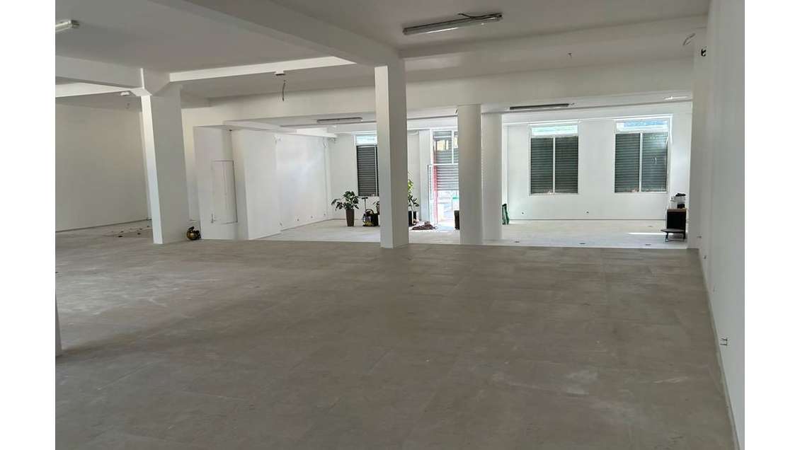 Vente local com 630m² rue commerçante à Nice Est