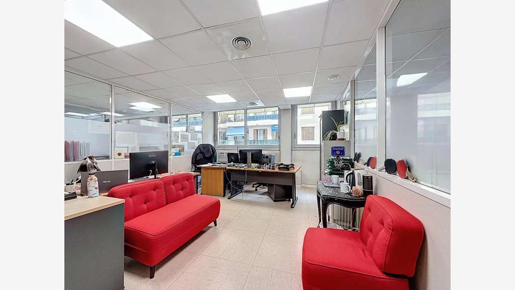 AV murs commerciaux libres 588m² en RDC Nice Nord