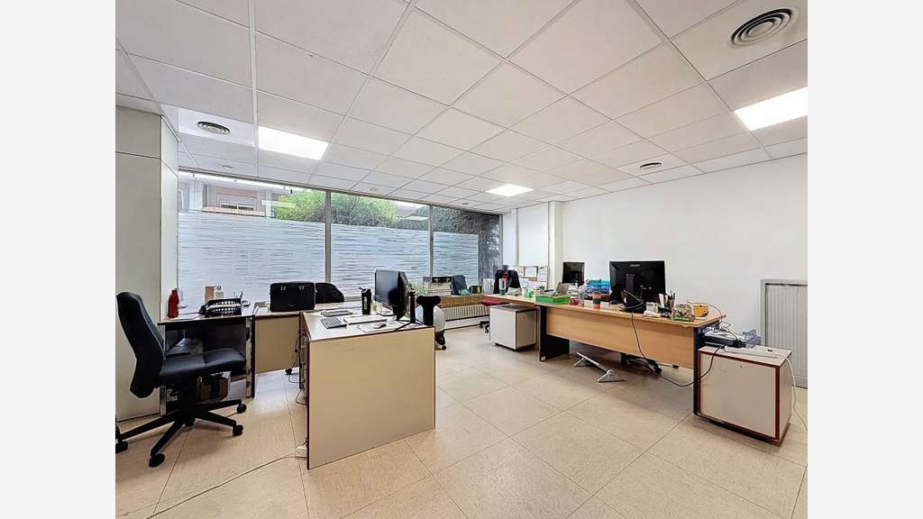 AV murs commerciaux libres 588m² en RDC Nice Nord