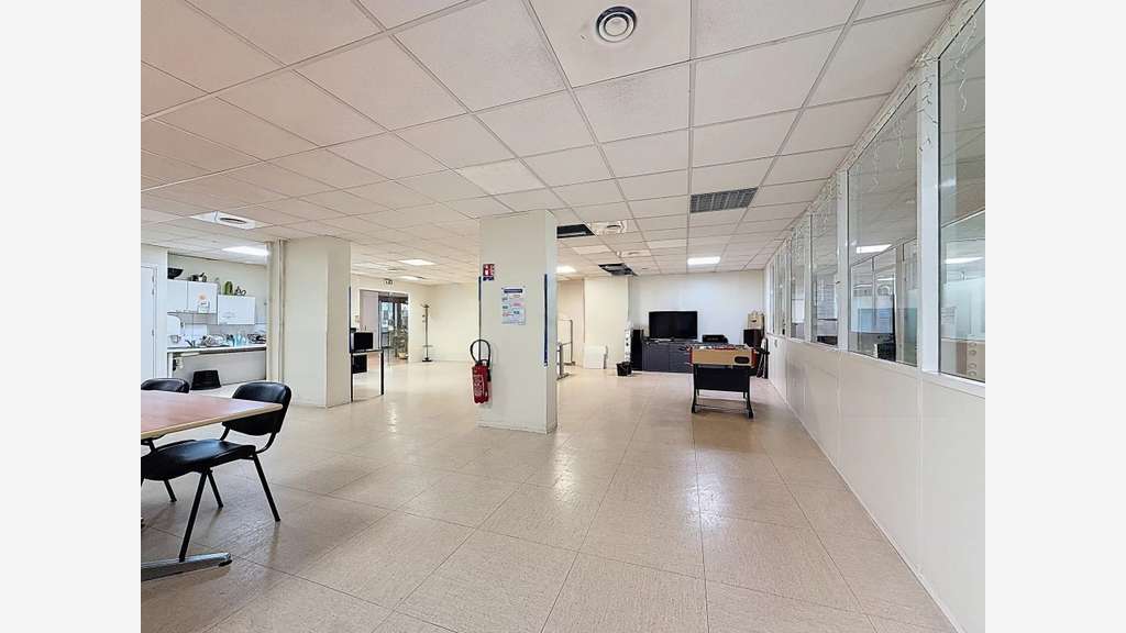 AV murs commerciaux libres 588m² en RDC Nice Nord