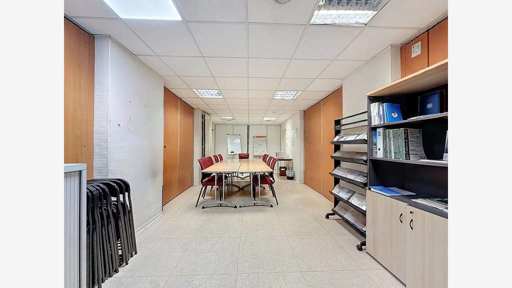 AV murs commerciaux libres 588m² en RDC Nice Nord