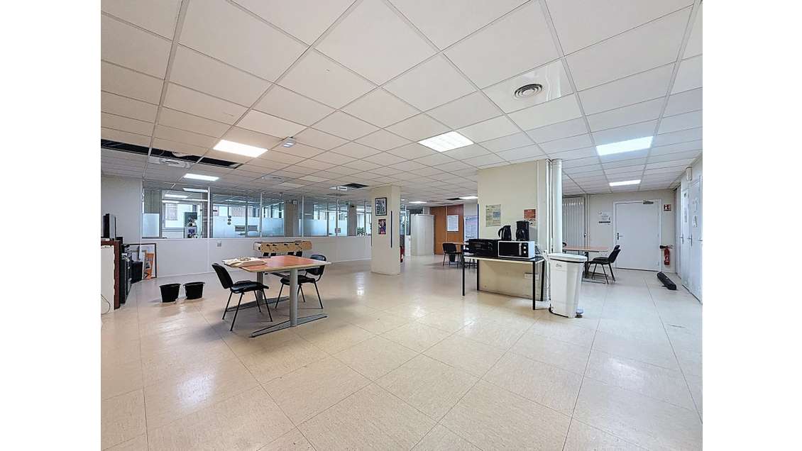AV murs commerciaux libres 588m² en RDC Nice Nord