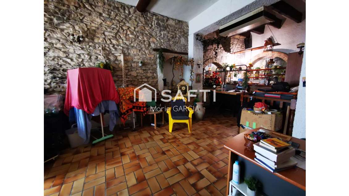 A vendre murs libres ancien restaurant à Nîmes