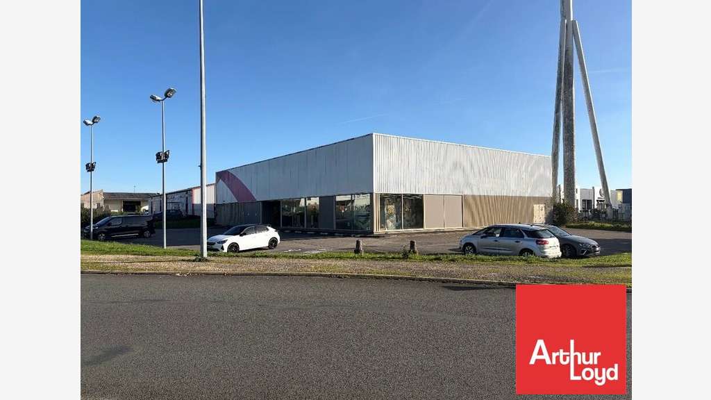 Local commercial 768m² à vendre empl strat Niort